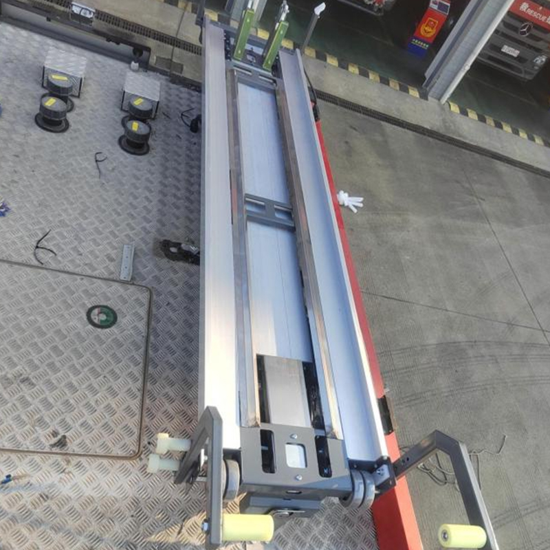 Sähkötoimiset paloautotikkatelineet